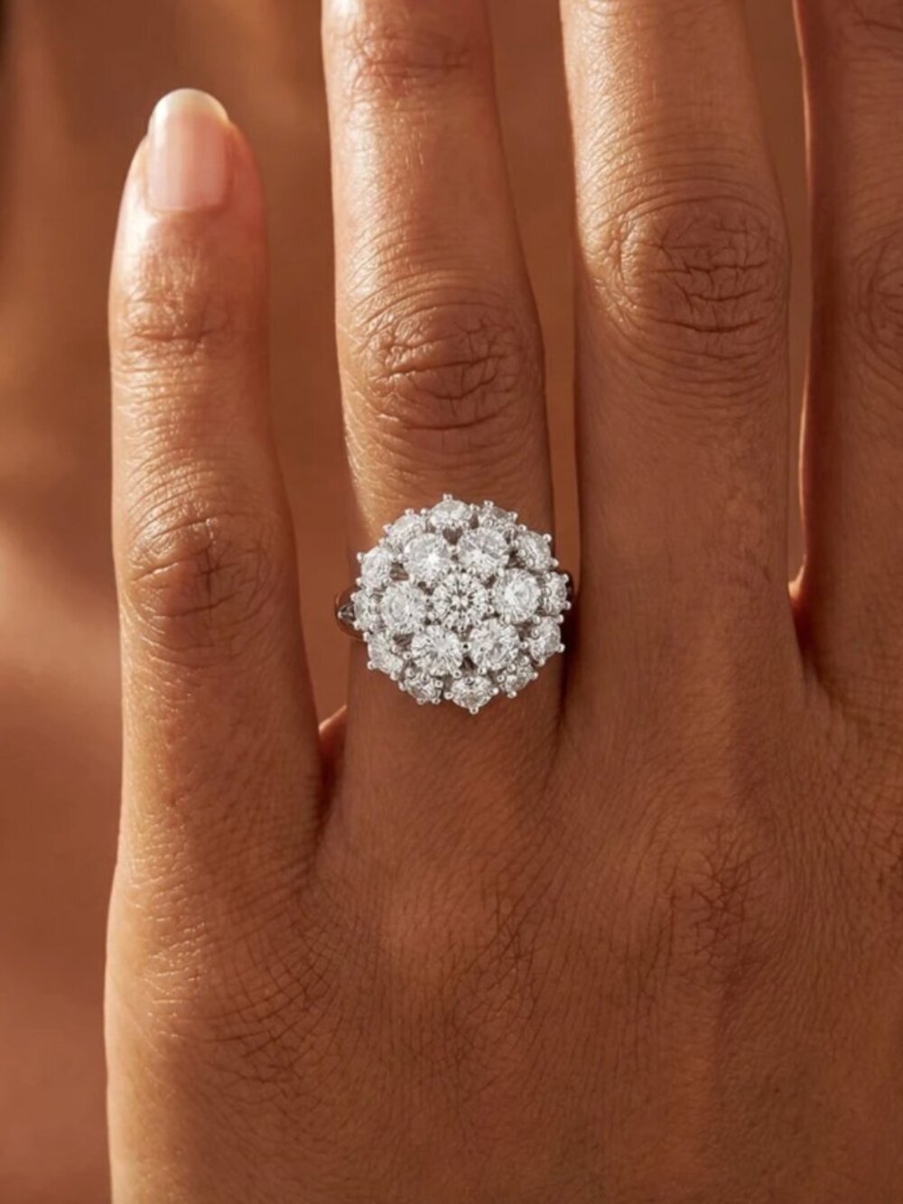 NEW 18k White Gold Diamond Flower Ring Band Circle Round Ring